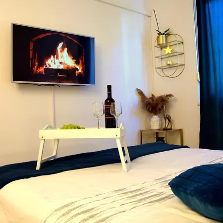 Апартаменти Del Mar Apartment, Two Bedrooms, Beachfront *