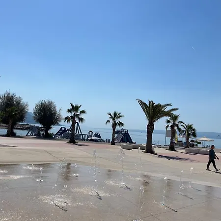 Del Mar Apartment, Two Bedrooms, Beachfront Split