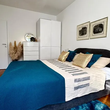 Del Mar Apartment, Two Bedrooms, Beachfront