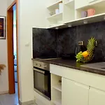Апартаменты Del Mar Apartment, Two Bedrooms, Beachfront *
