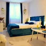 Del Mar Apartment, Two Bedrooms, Beachfront Апартаменты *